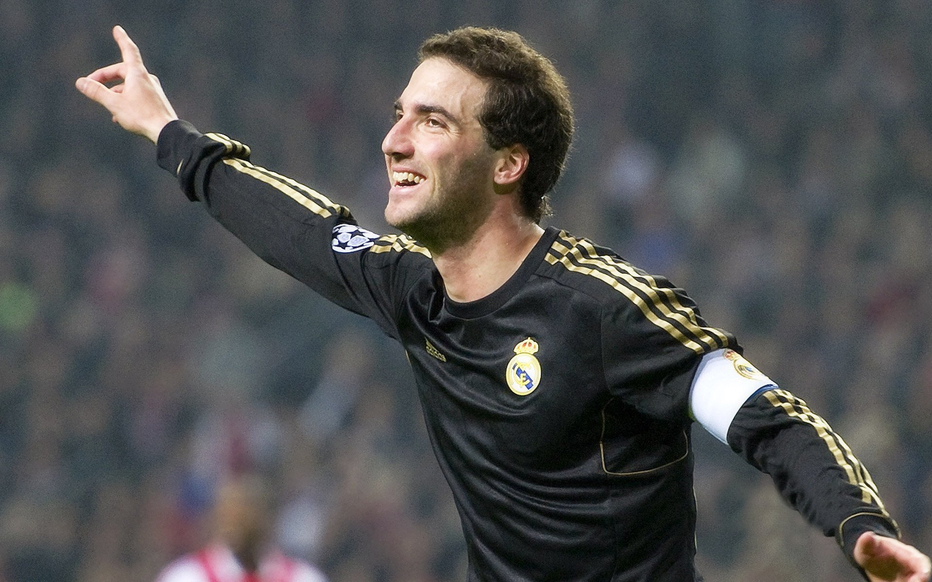 新疆队绝杀湖人，拉梅洛·鲍尔跨越篮球世界的传奇一投