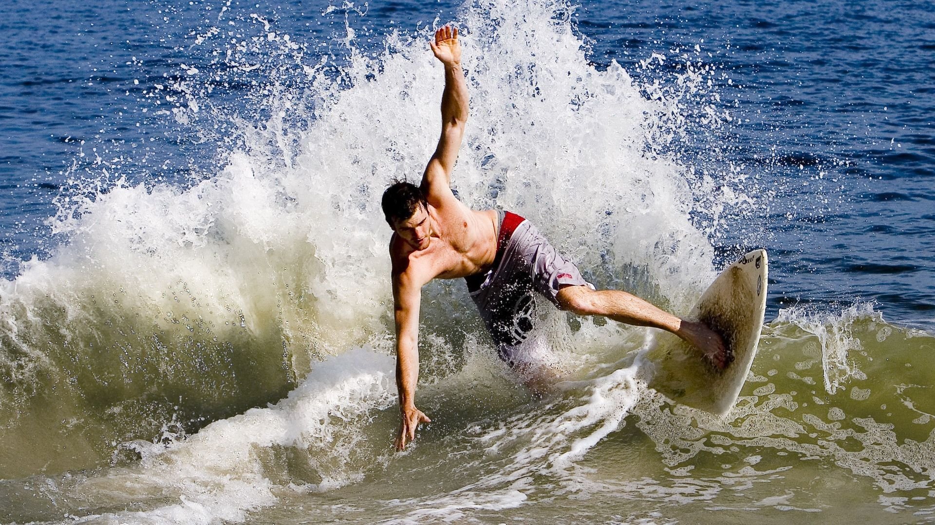 当足球遇见F1，卡马文加在摩纳哥的决胜局接管