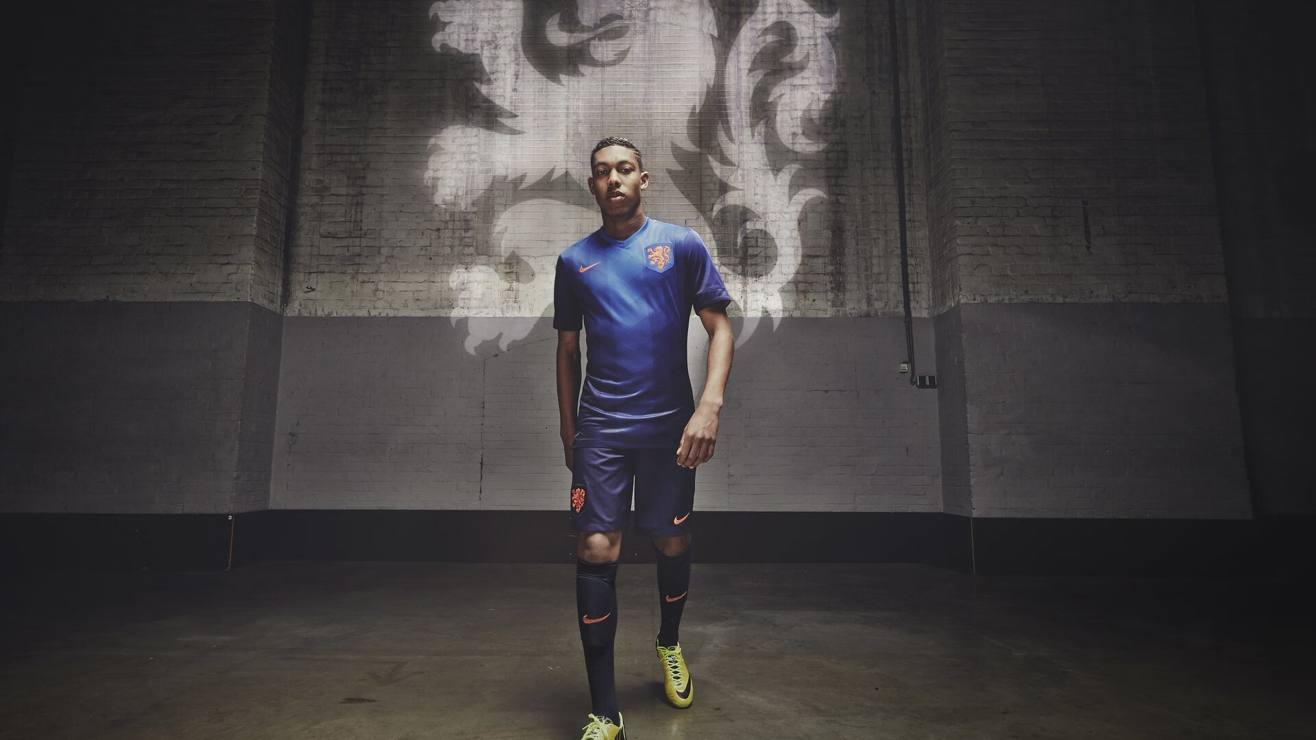 哈登的统治时刻，当F1引擎轰鸣，他在另一条赛道上终结悬念