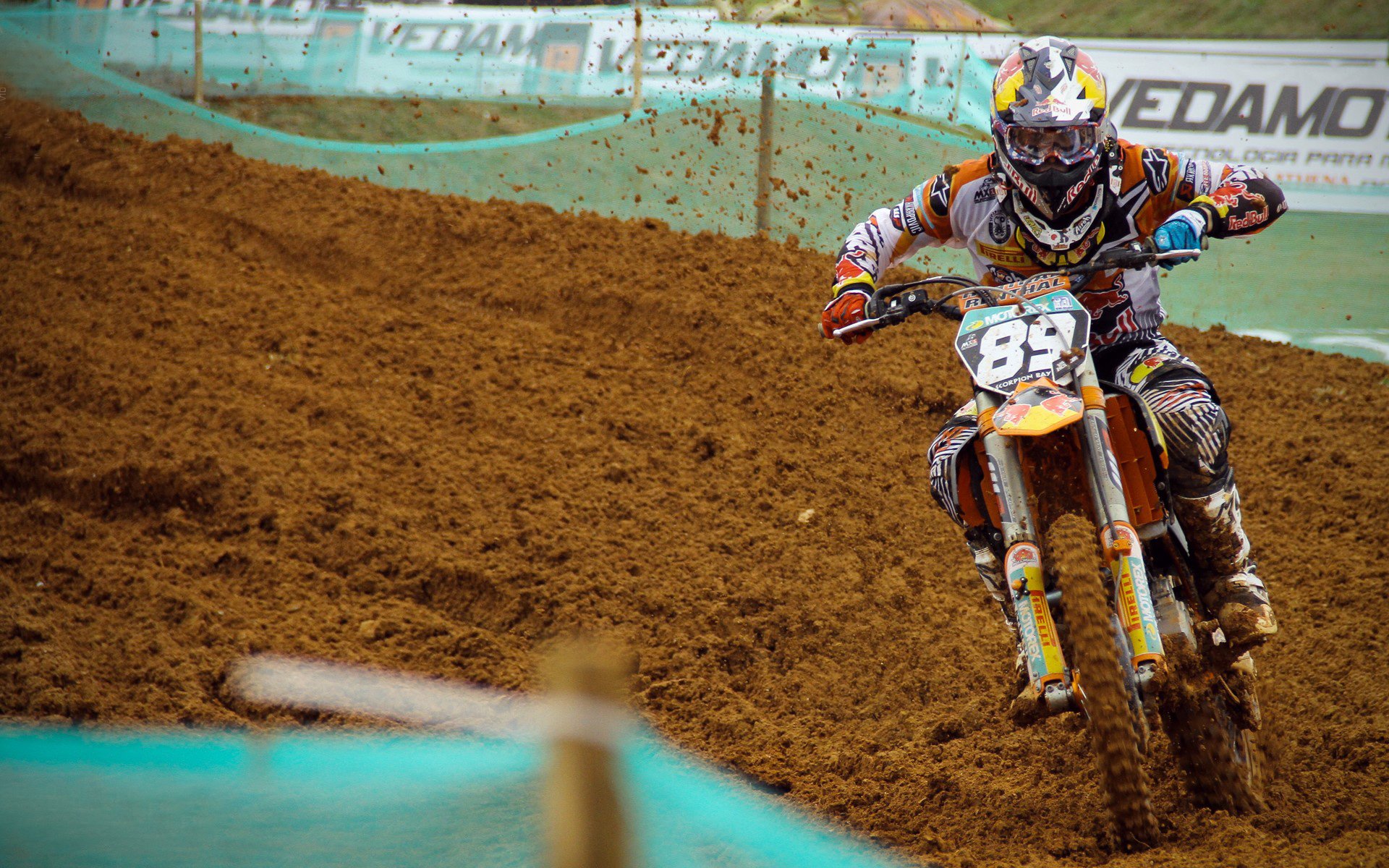 冰与火的对决，戴维斯杯险胜联合杯，西西帕斯点燃赛场之夜